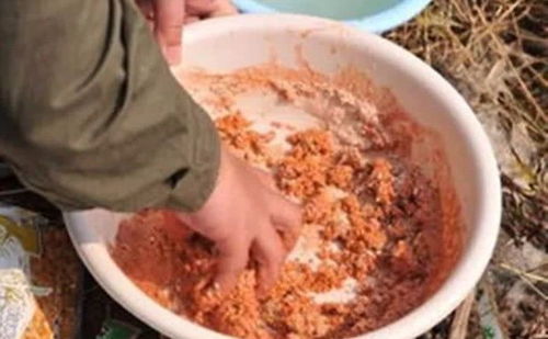 钓鱼饵料怎么调简单一点