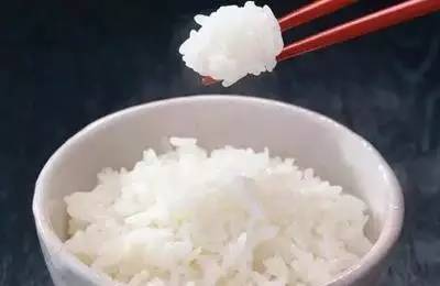 大米饭也能做钓鱼饵料？教你一招简单又有效的钓鱼秘方！
