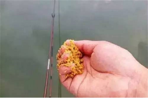 自制高效打窝麦饵料教程，让鱼儿疯狂咬钩的秘密武器