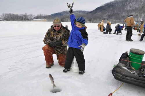 Mastering Ice Fishing Techniques:How to Catch Fish in a Black Hole
