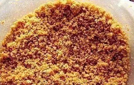 鱼塘钓鱼饵料怎么做的视频？手把手教你自制无敌诱饵！