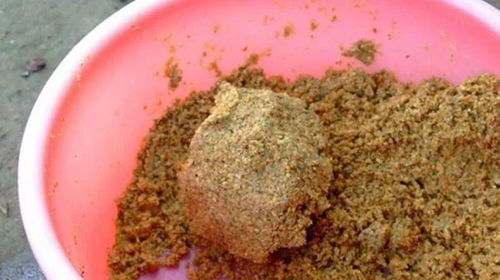 钓鱼饵料老粘手？这些解决方法太实用了