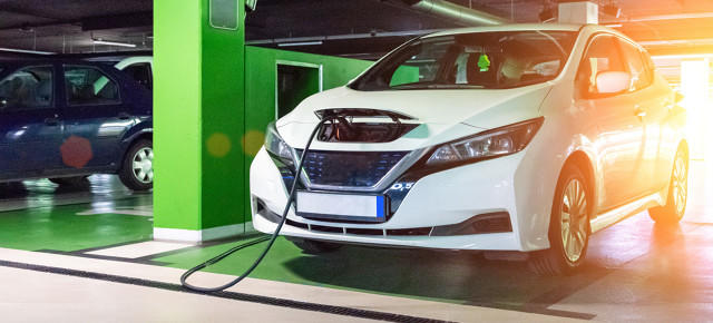 如何判断电动汽车的充电桩是否足够便利?