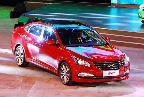 汽车转弯时如何避免内轮差剐蹭？