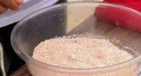 钓鱼饵料易散怎么办？5个实用技巧让你的鱼饵更持久